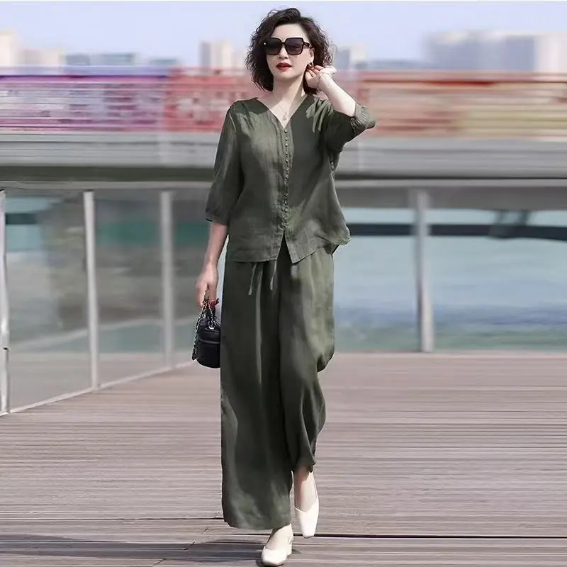Women Fashion Over The Years - Ensemble en lin et coton pour