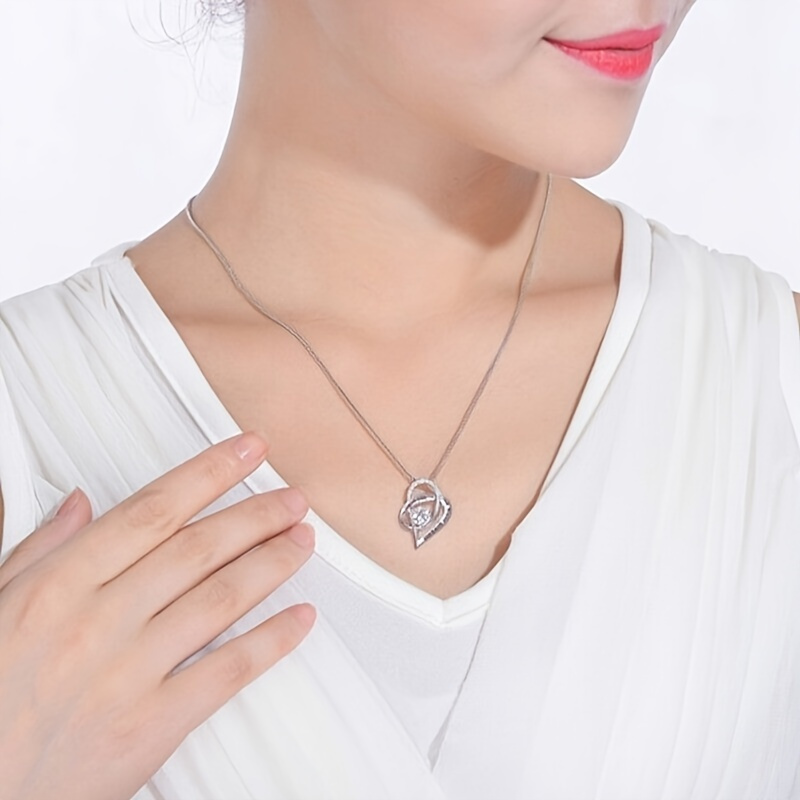 Un élégant collier pendentif c - Women Fashion Over The Years avis et prix